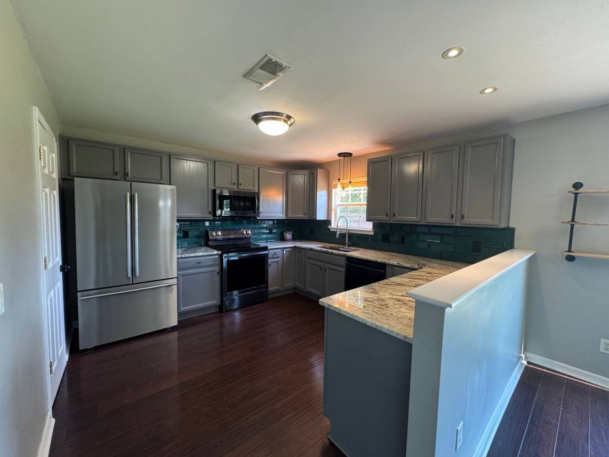 House for rent at 1239 California Dr, Murfreesboro, TN 37129