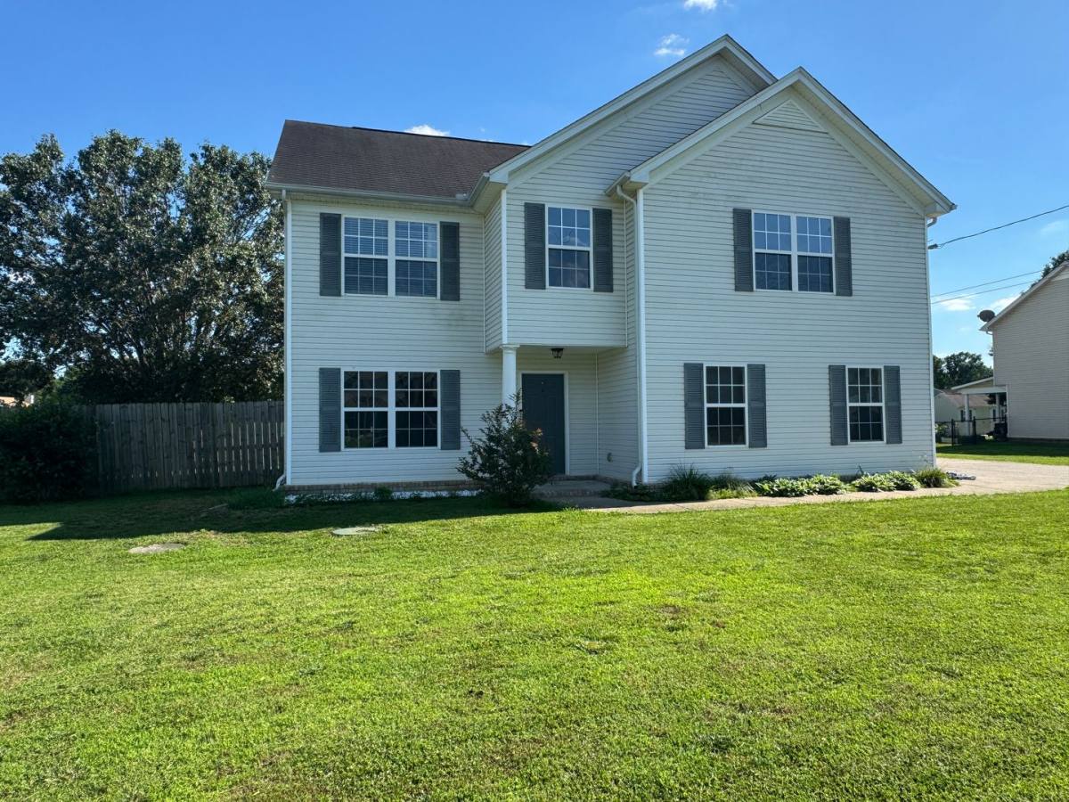 House for rent at 1239 California Dr, Murfreesboro, TN 37129