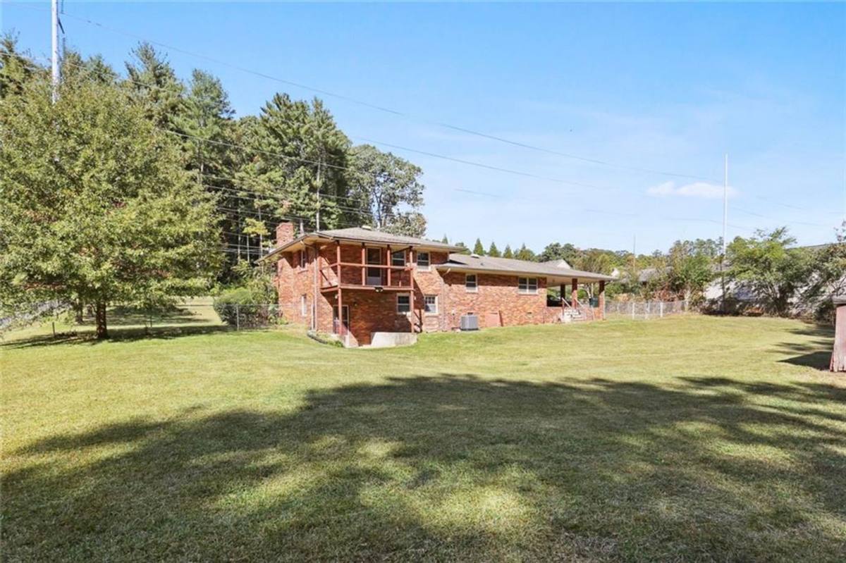 House for rent at 1986 Bells Ferry Rd, Marietta, GA 30066