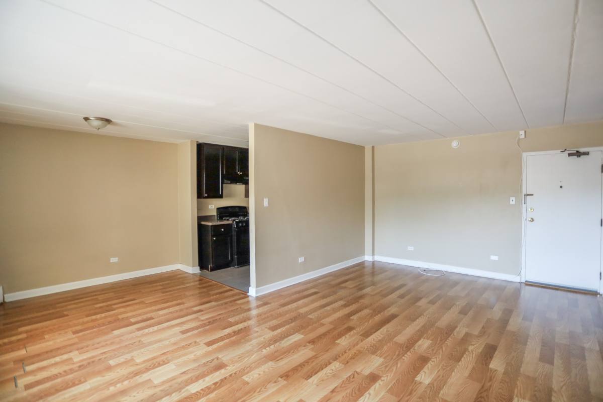 Apartment for rent at 7301 N Ridge #302, Chicago, IL 60645