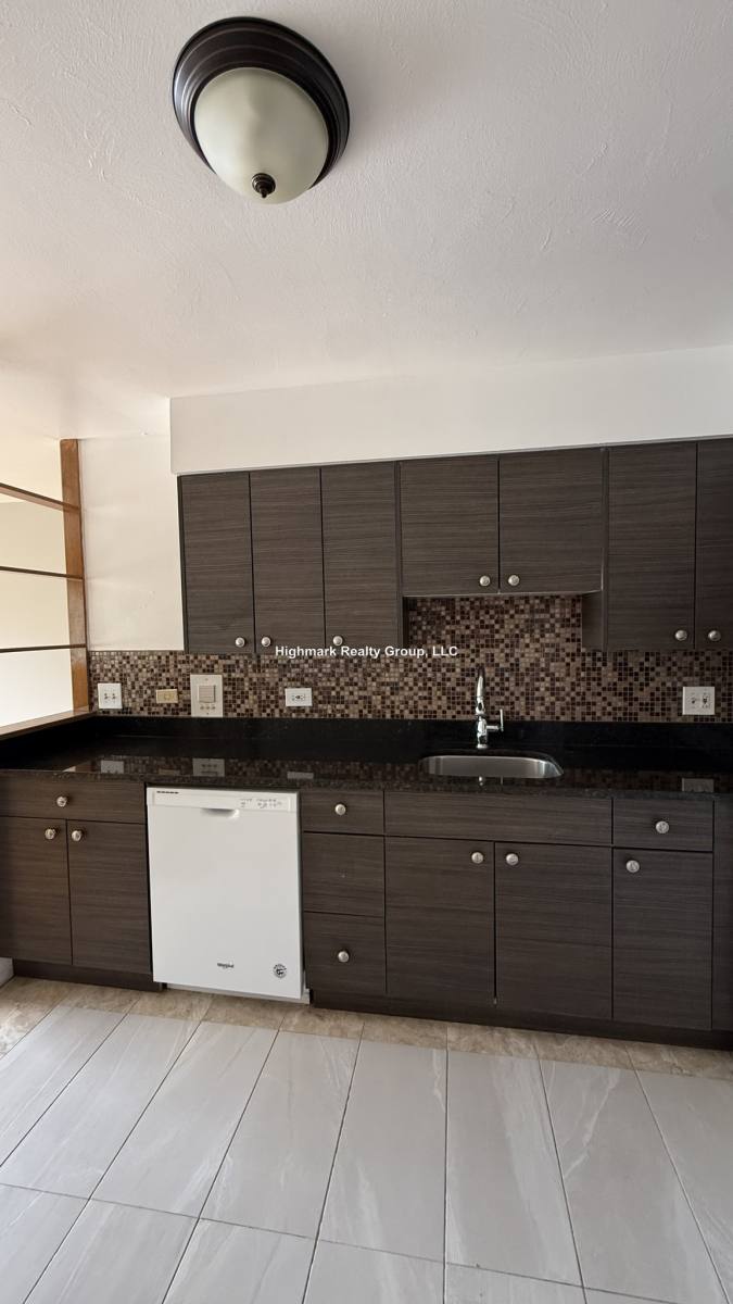 Apartment for rent at 1639 Oakwood Ave #304, Des Plaines, IL 60016