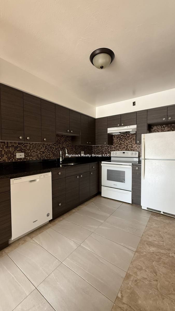 Apartment for rent at 1639 Oakwood Ave #304, Des Plaines, IL 60016