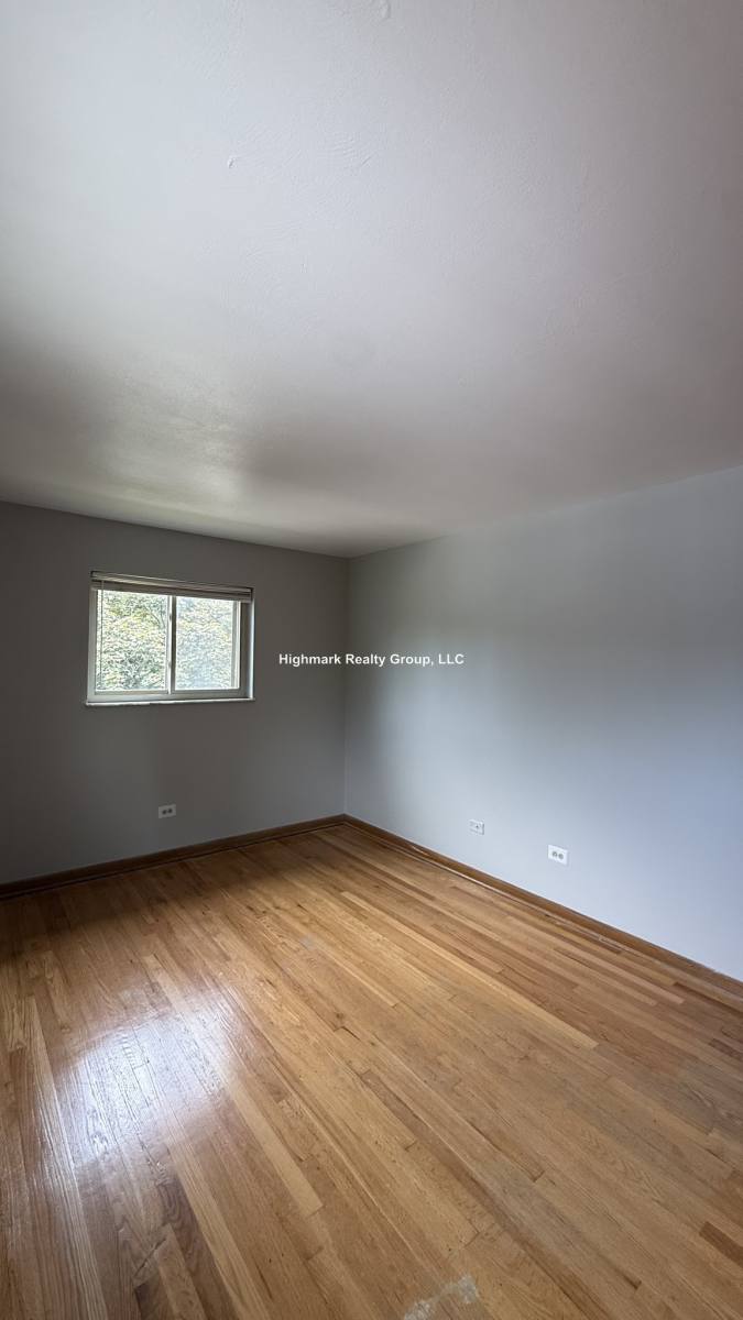 Apartment for rent at 1639 Oakwood Ave #304, Des Plaines, IL 60016