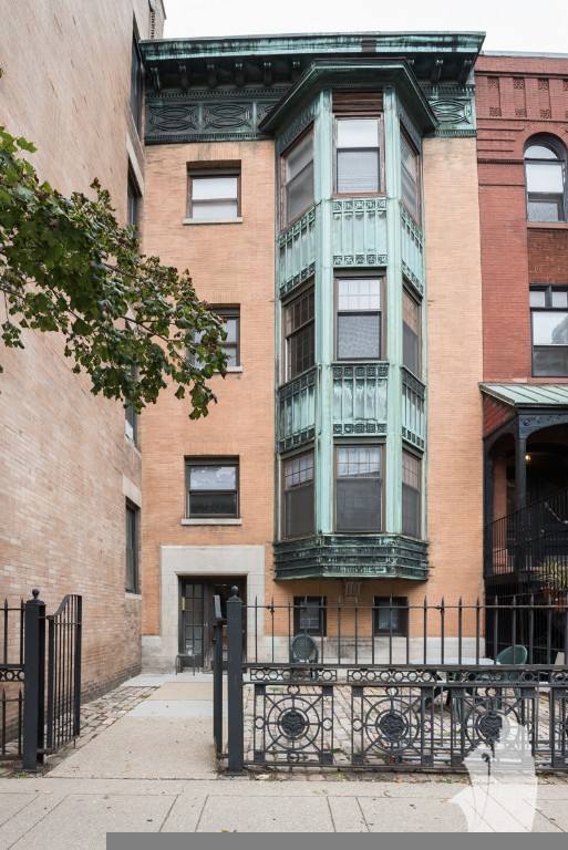 Apartment for rent at 356 W Dickens Ave #3, Chicago, IL 60614