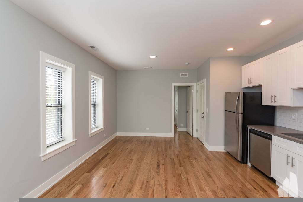 Apartment for rent at 356 W Dickens Ave #3, Chicago, IL 60614