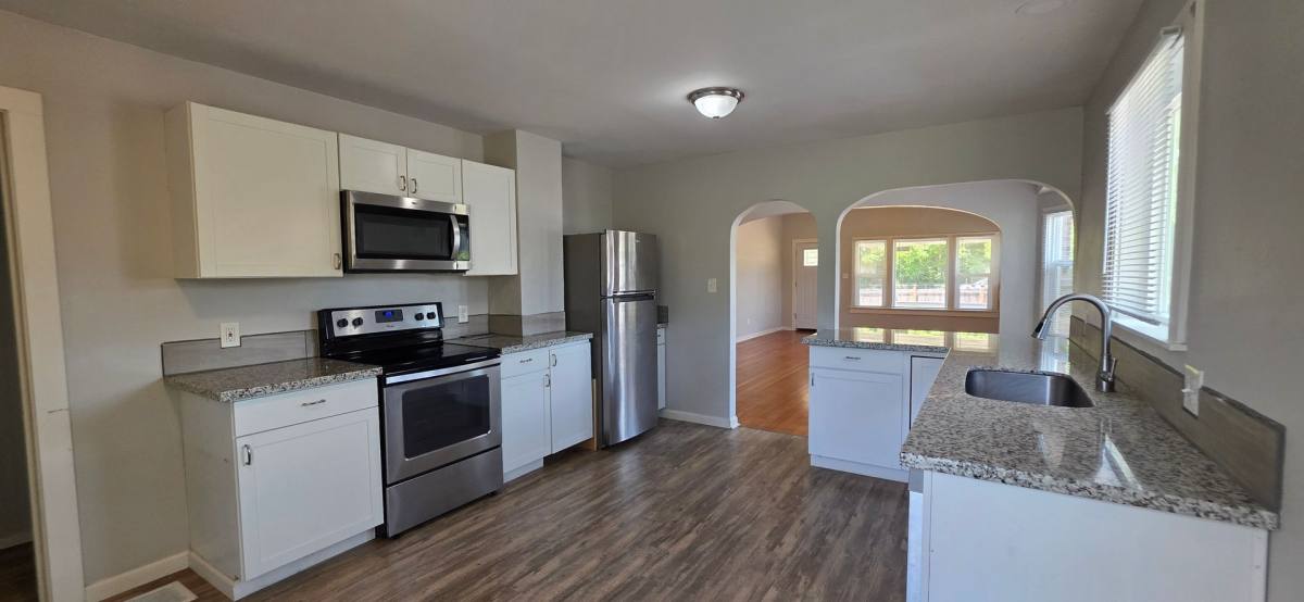 Apartment for rent at 1190 Alder Dr NE, Salem, OR 97303