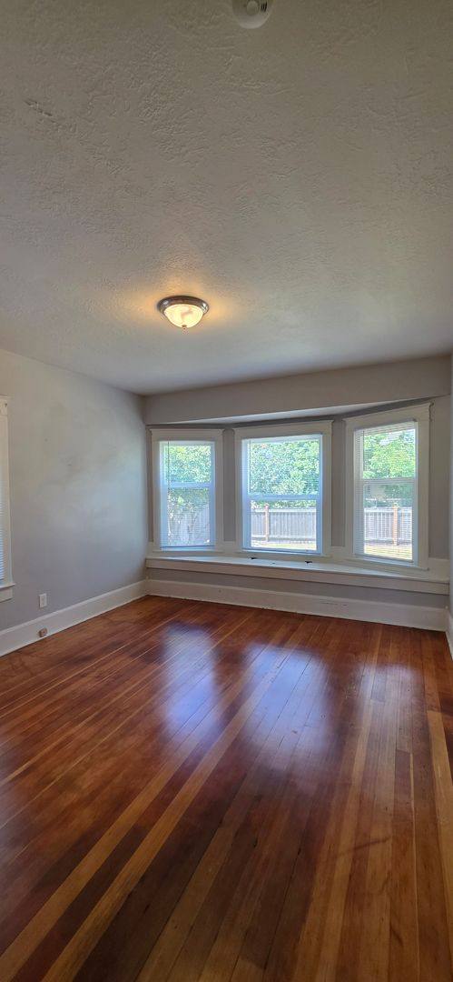 Apartment for rent at 1190 Alder Dr NE, Salem, OR 97303