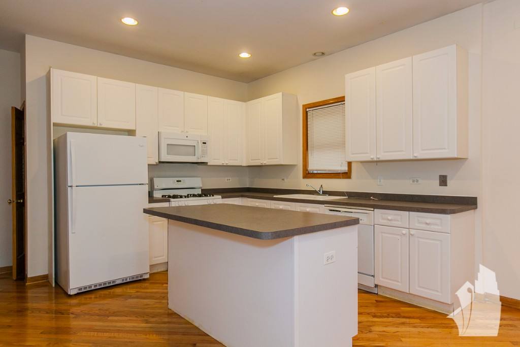 Apartment for rent at 2719 N Wayne Ave #2S, Chicago, IL 60614
