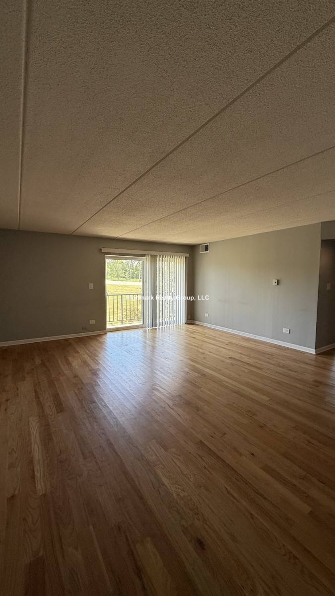 Apartment for rent at 525 N Quentin Rd #204O, Palatine, IL 60067