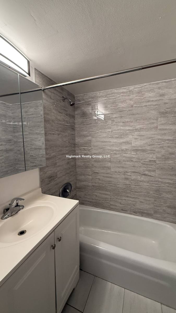 Apartment for rent at 525 N Quentin Rd #204O, Palatine, IL 60067