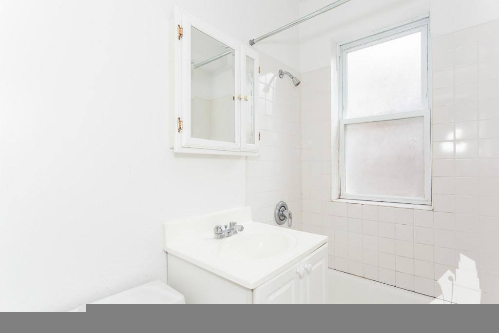 Apartment for rent at 1953 W Winnemac Ave #1, Chicago, IL 60640