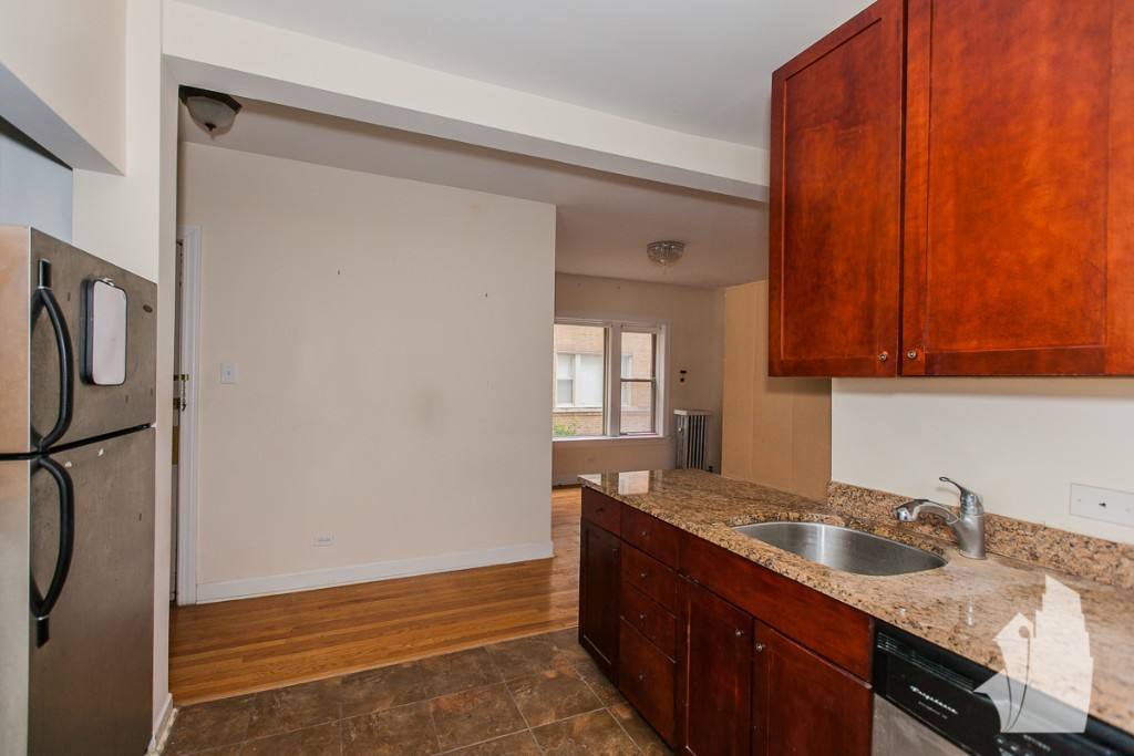 Apartment for rent at 1950 W Leland Ave #1, Chicago, IL 60640