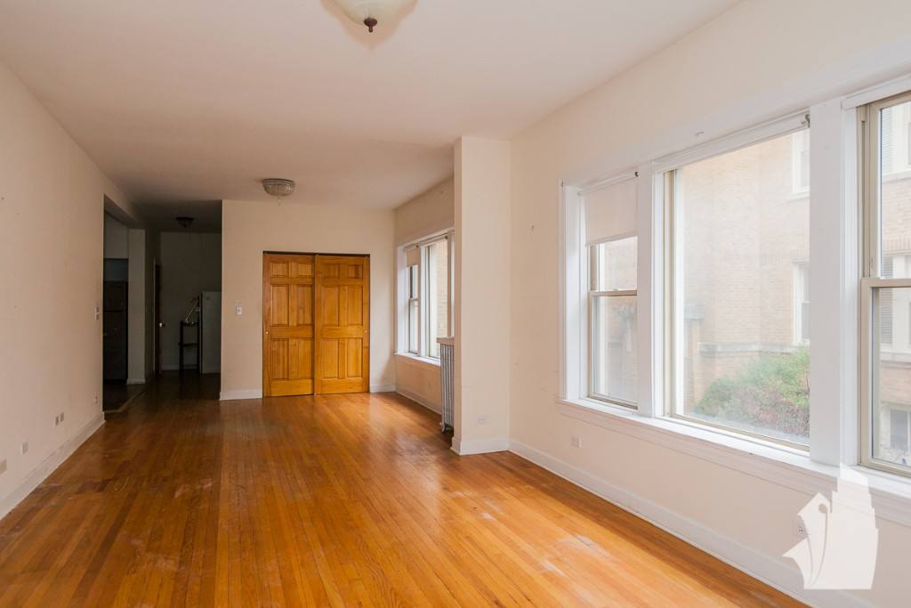 Apartment for rent at 1950 W Leland Ave #1, Chicago, IL 60640