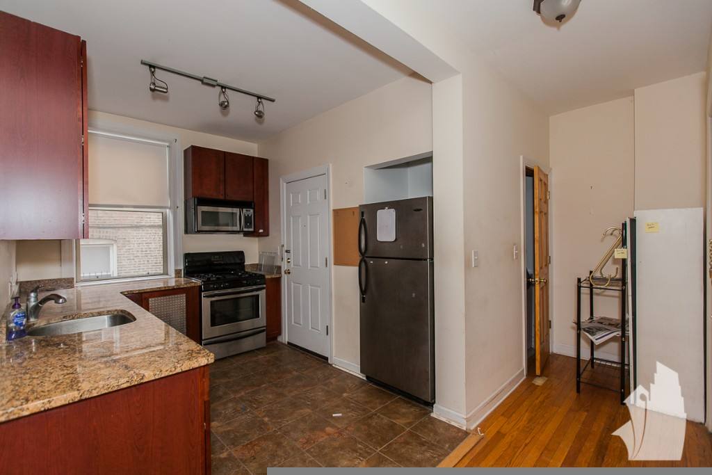 Apartment for rent at 1950 W Leland Ave #1, Chicago, IL 60640