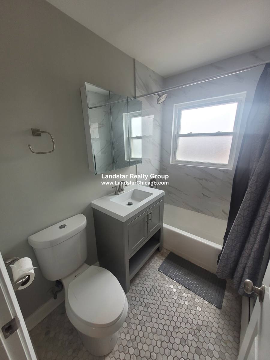 Apartment for rent at 1319 W Sherwin #1A, Chicago, IL 60626