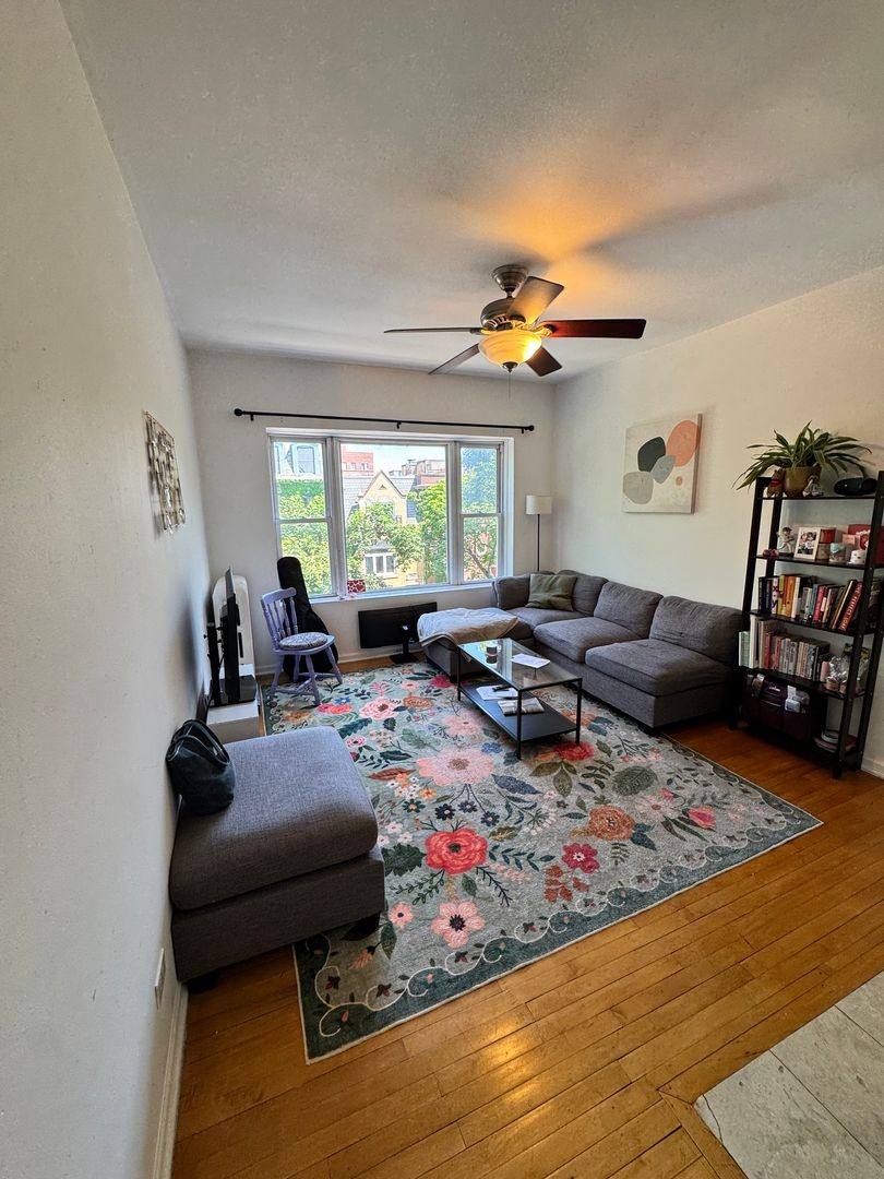 Apartment for rent at 611 W Arlington Place, Chicago, IL 60614