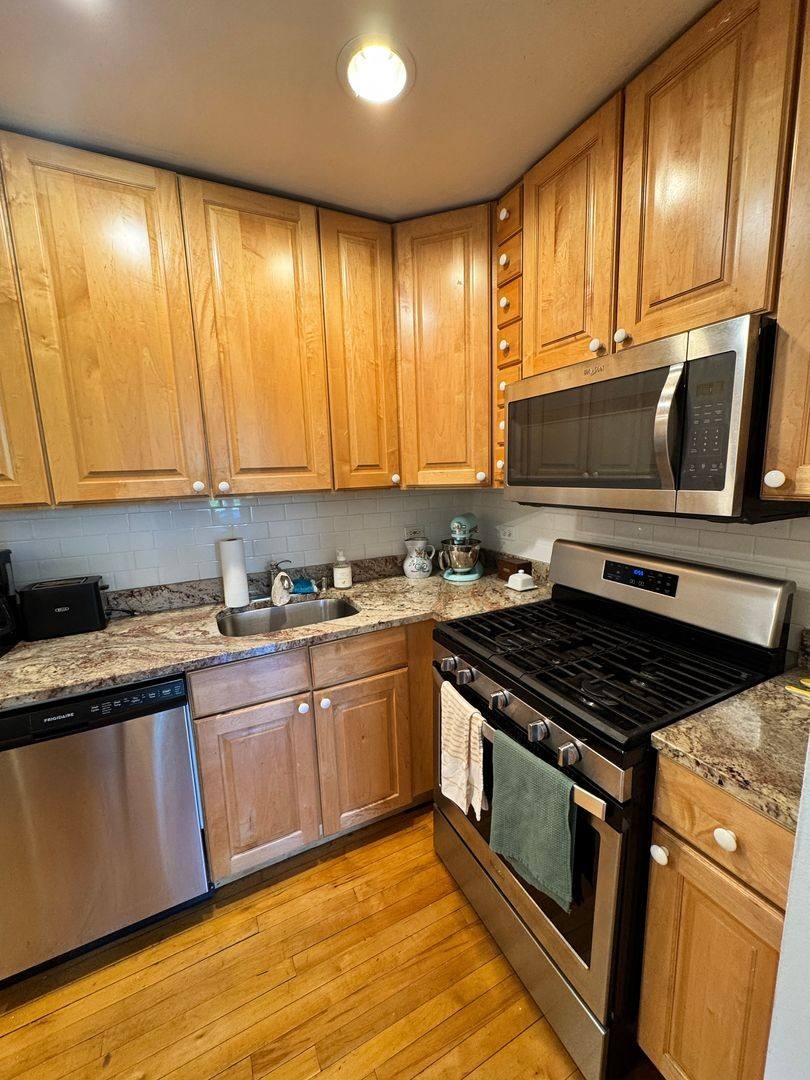 Apartment for rent at 611 W Arlington Place, Chicago, IL 60614
