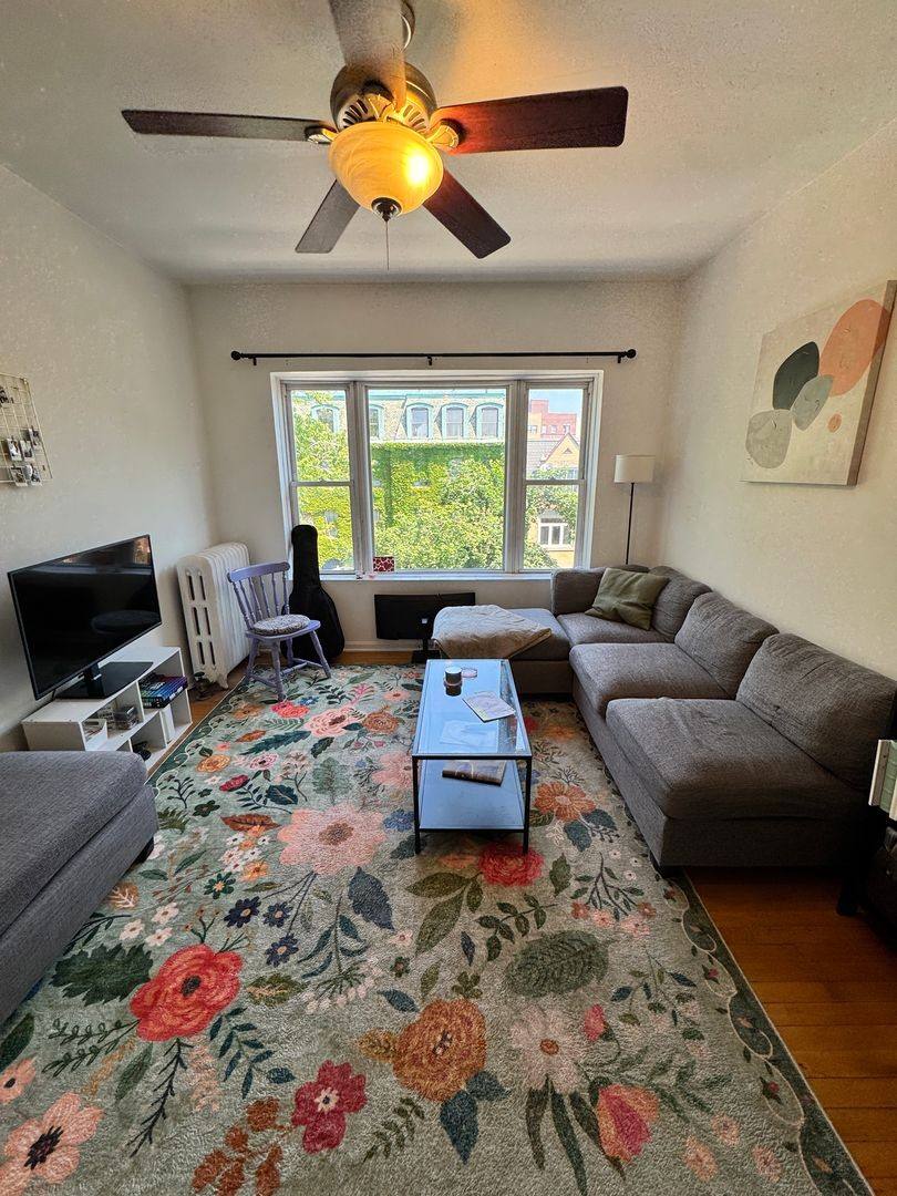 Apartment for rent at 611 W Arlington Place, Chicago, IL 60614