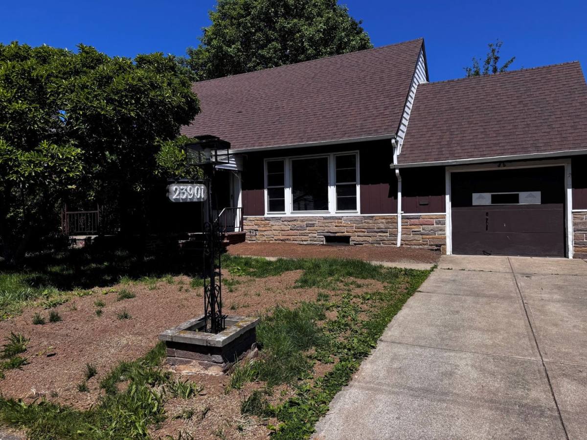 House for rent at 23901 Puritan Rd, Euclid, OH 44123