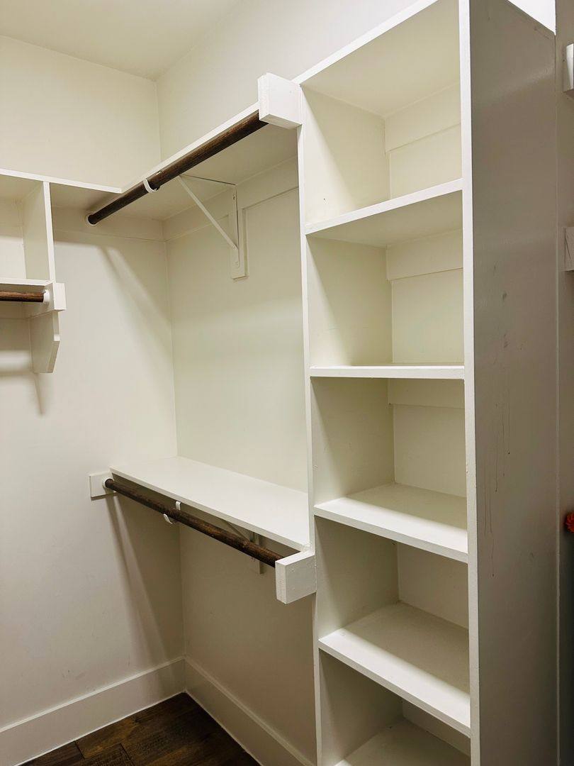 Apartment for rent at 1100 Peters St, Dallas, TX 75215