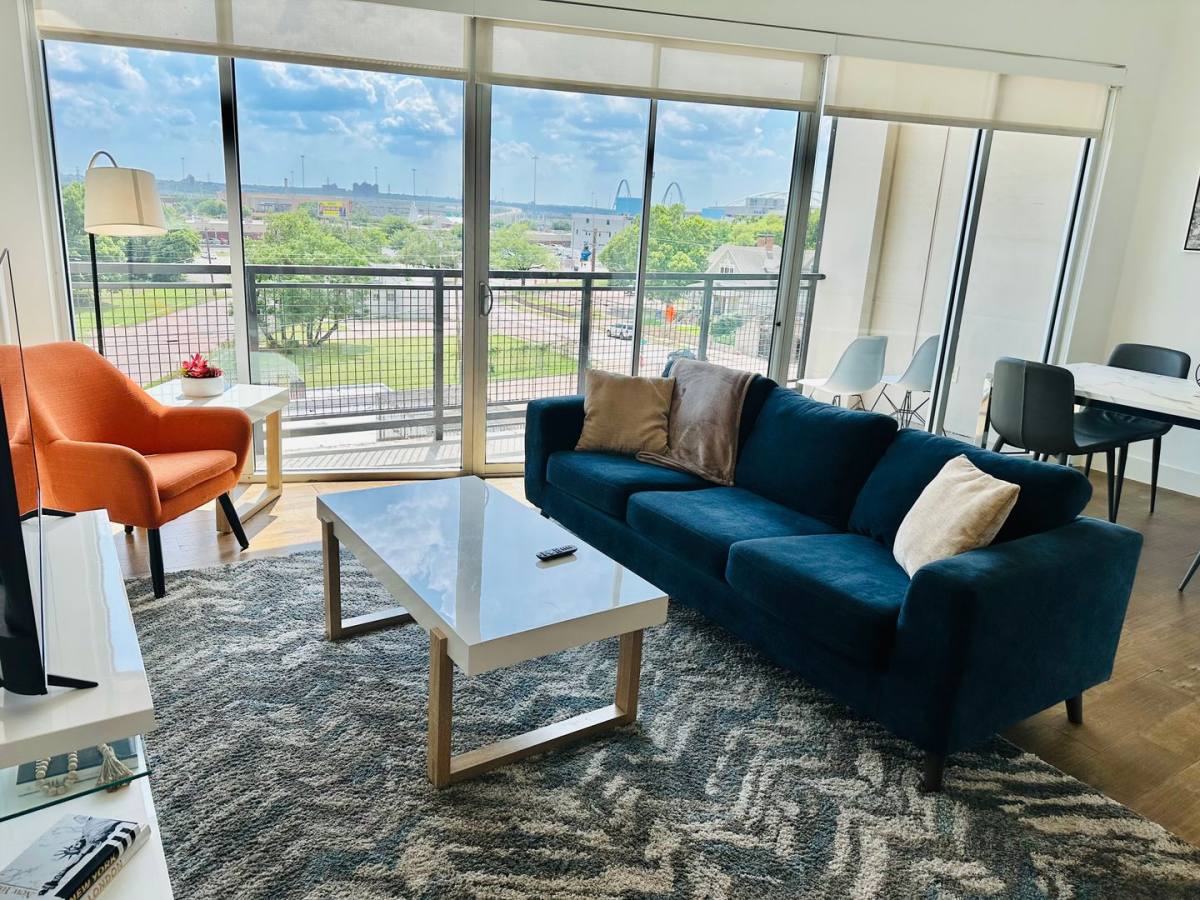 Apartment for rent at 1100 Peters St, Dallas, TX 75215