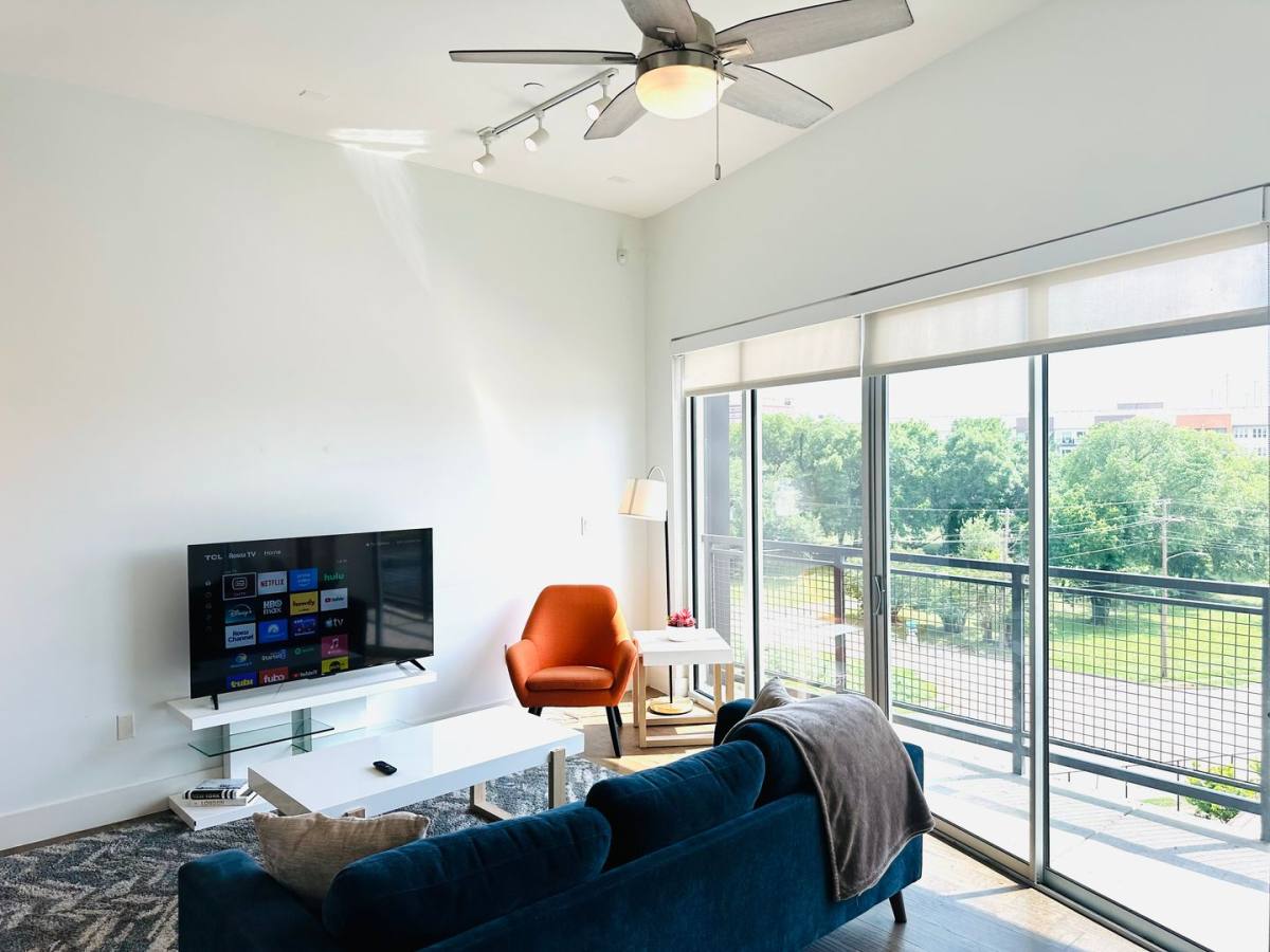 Apartment for rent at 1100 Peters St, Dallas, TX 75215