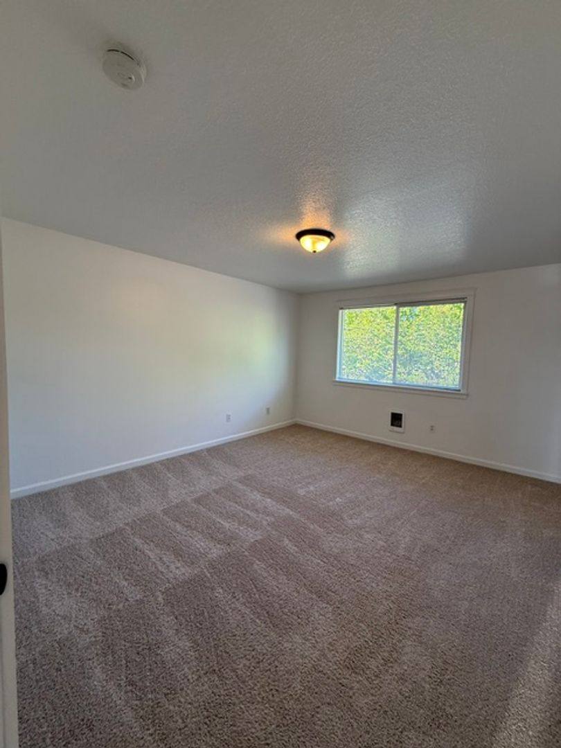Apartment for rent at 184 S 5th Ave, Cornelius, OR 97113