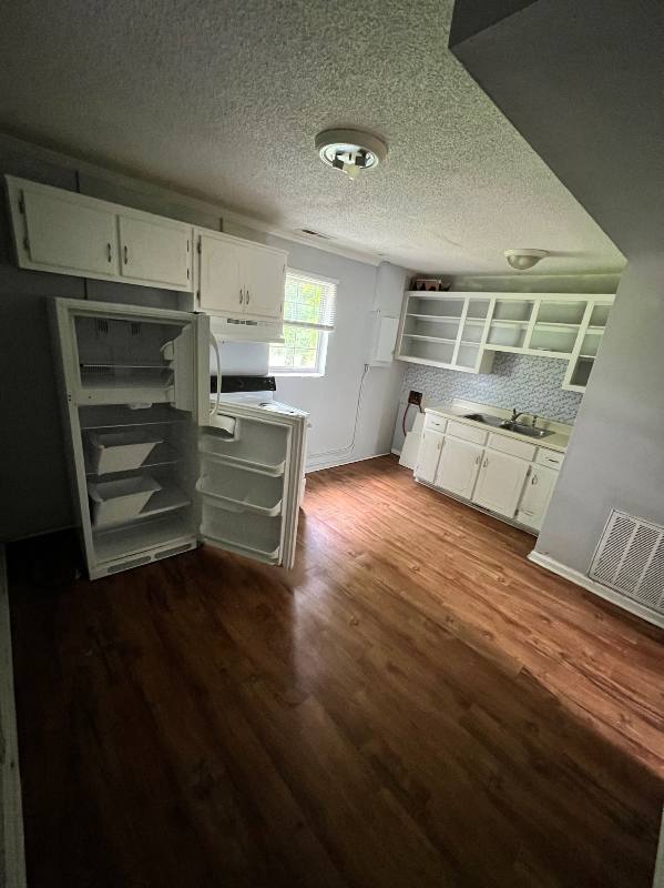 Apartment for rent at 421 S Orleans St, Florence, AL 35630