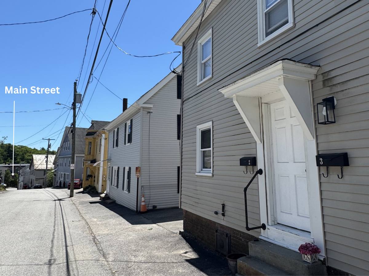 Apartment for rent at 29 Central St #2, Newmarket, NH 03857