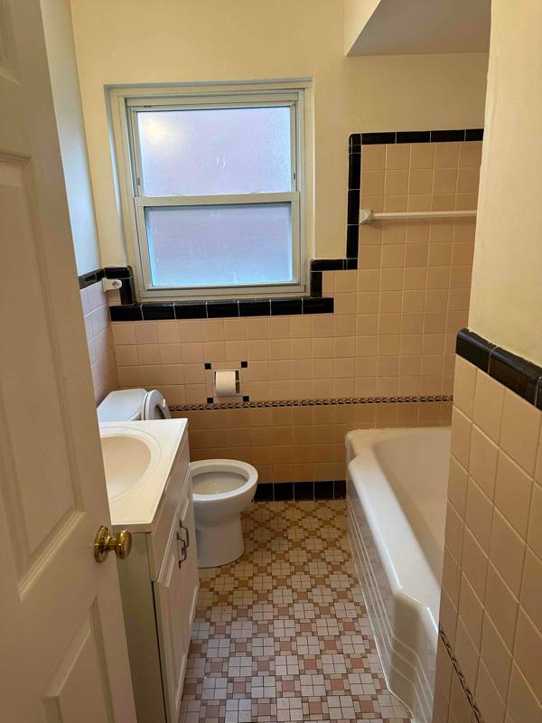 Apartment for rent at 4213 Applegate Ave #2, Cincinnati, OH 45211