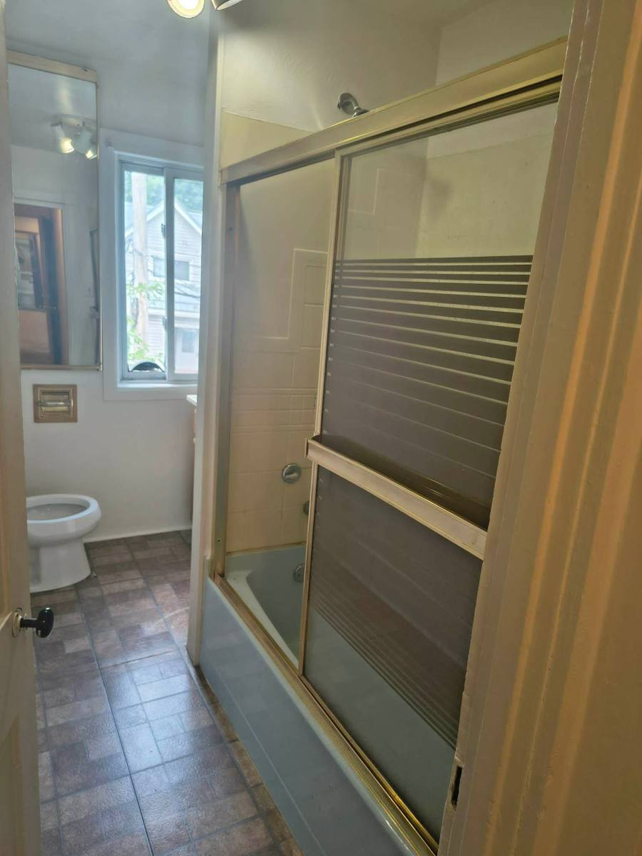 Apartment for rent at 1529 18th St #1, Altoona, PA 16601
