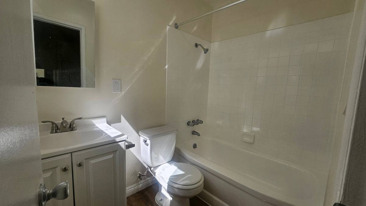 Apartment for rent at 14926 Hawthorne Blvd #118, Lawndale, CA 90260
