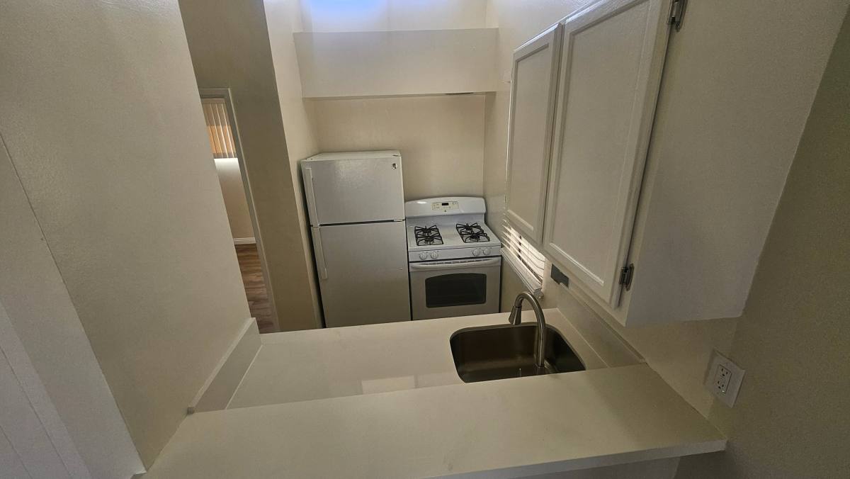 Apartment for rent at 14926 Hawthorne Blvd #118, Lawndale, CA 90260