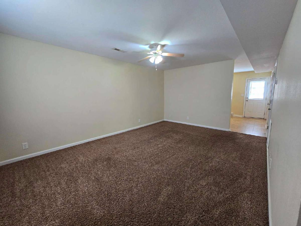 248-2C Executive Ave, Clarksville, TN 37042 - Townhouse for Rent - Image 2