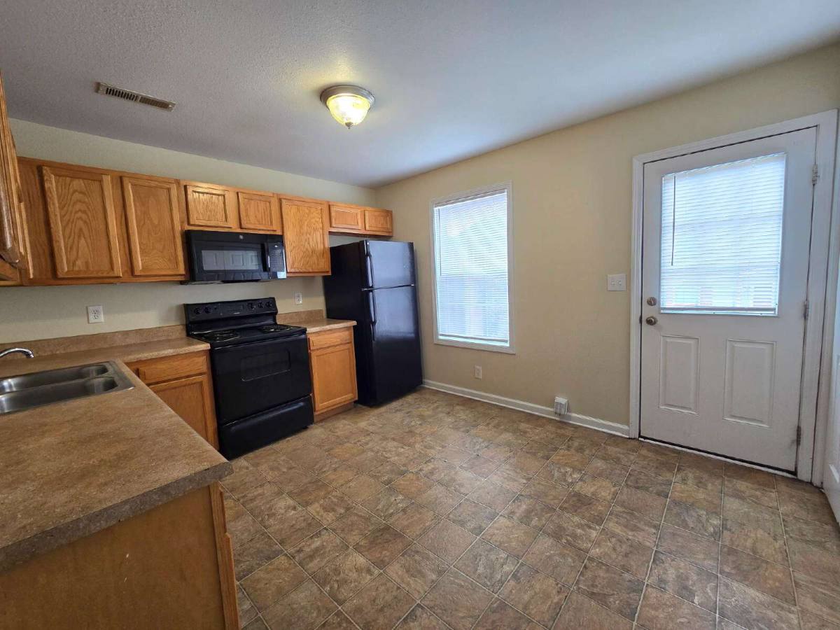 248-2C Executive Ave, Clarksville, TN 37042 - Townhouse for Rent - Image 4