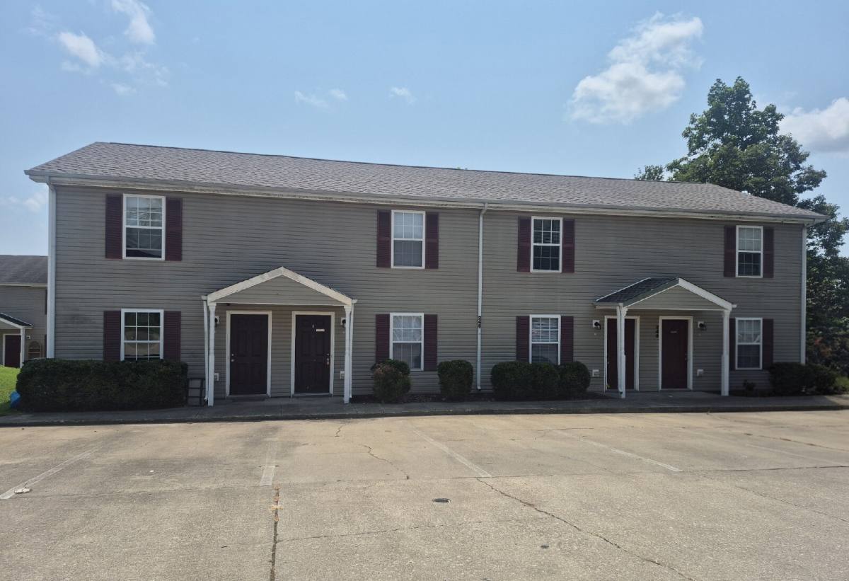 248-2C Executive Ave, Clarksville, TN 37042 - Townhouse for Rent - Image 1