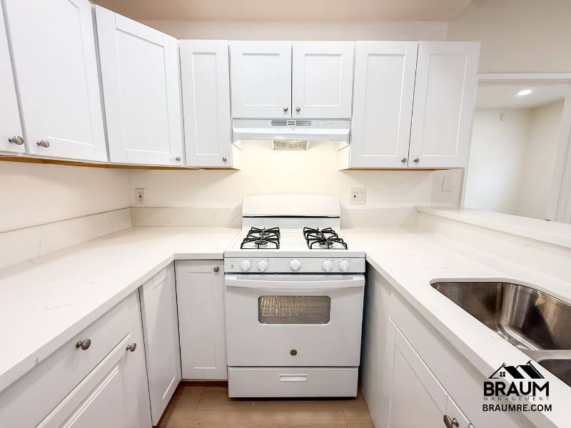 Apartment for rent at 11459 Collins St #115, North Hollywood, CA 91601