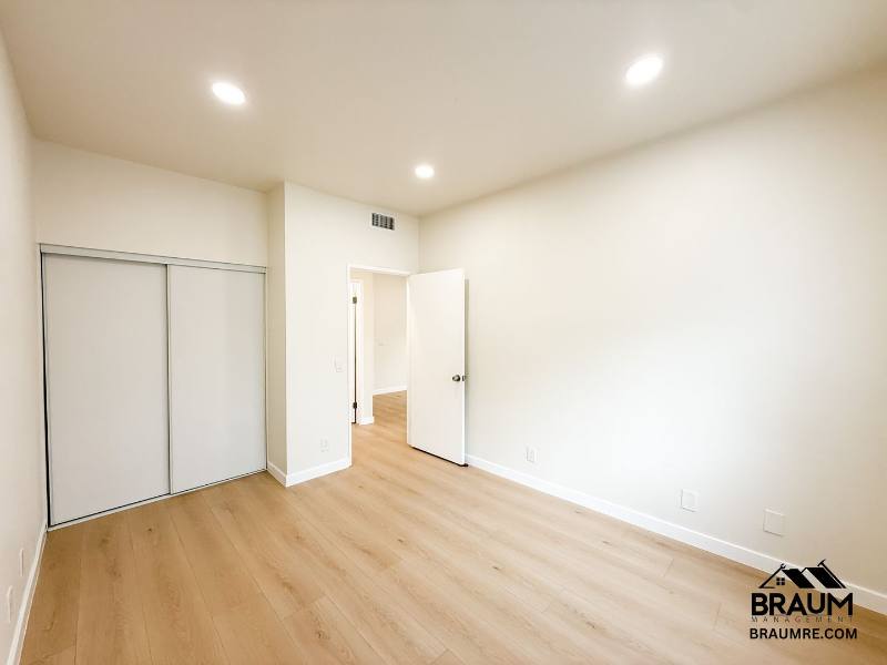 Apartment for rent at 11459 Collins St #115, North Hollywood, CA 91601