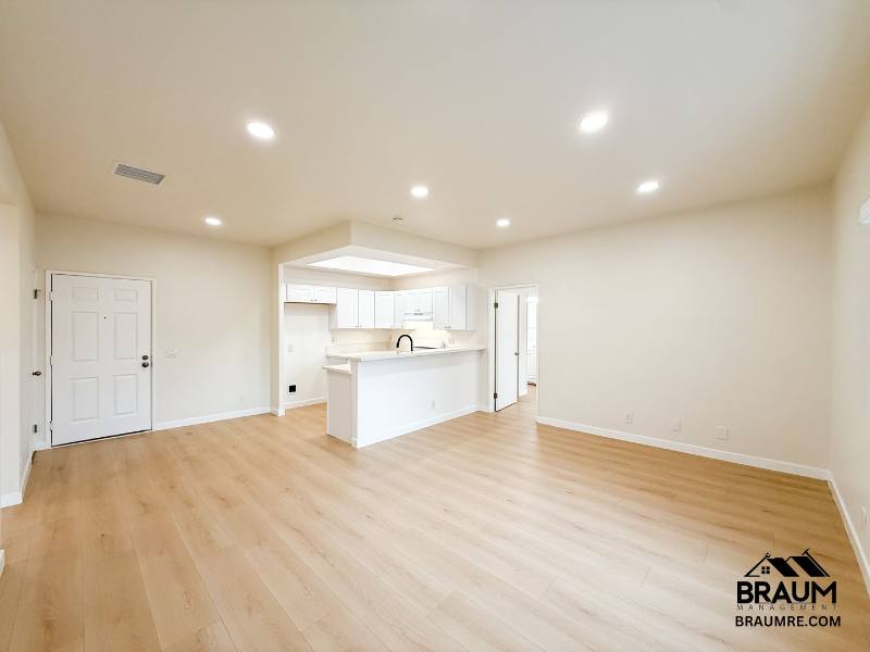 Apartment for rent at 11459 Collins St #115, North Hollywood, CA 91601