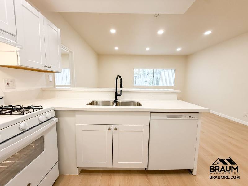 Apartment for rent at 11459 Collins St #115, North Hollywood, CA 91601