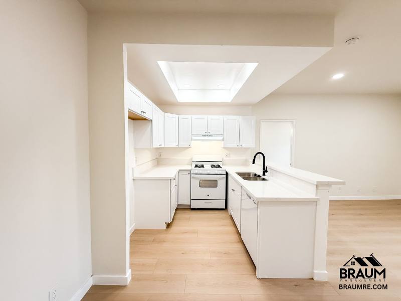 Apartment for rent at 11459 Collins St #115, North Hollywood, CA 91601