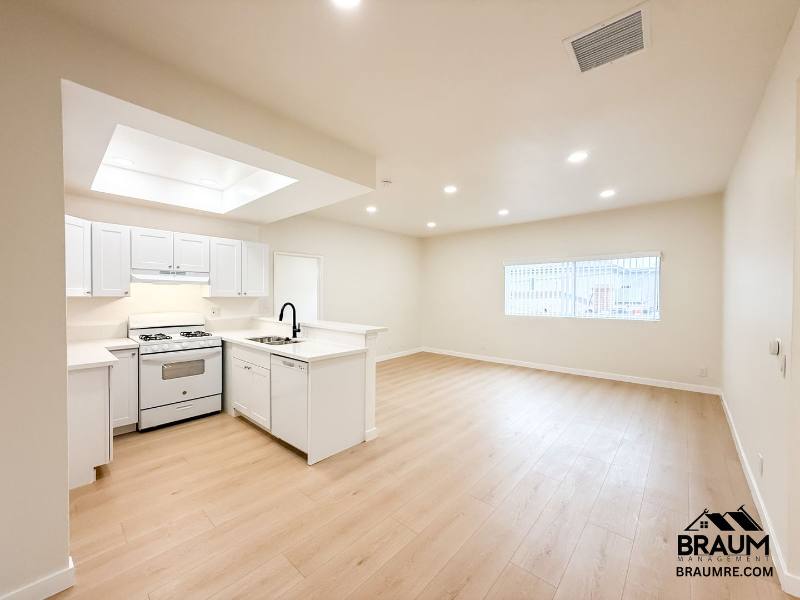 Apartment for rent at 11459 Collins St #115, North Hollywood, CA 91601