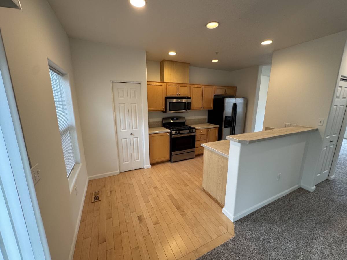 Townhouse for rent at 10779 SW Canterbury Lane #101, Portland, OR 97224