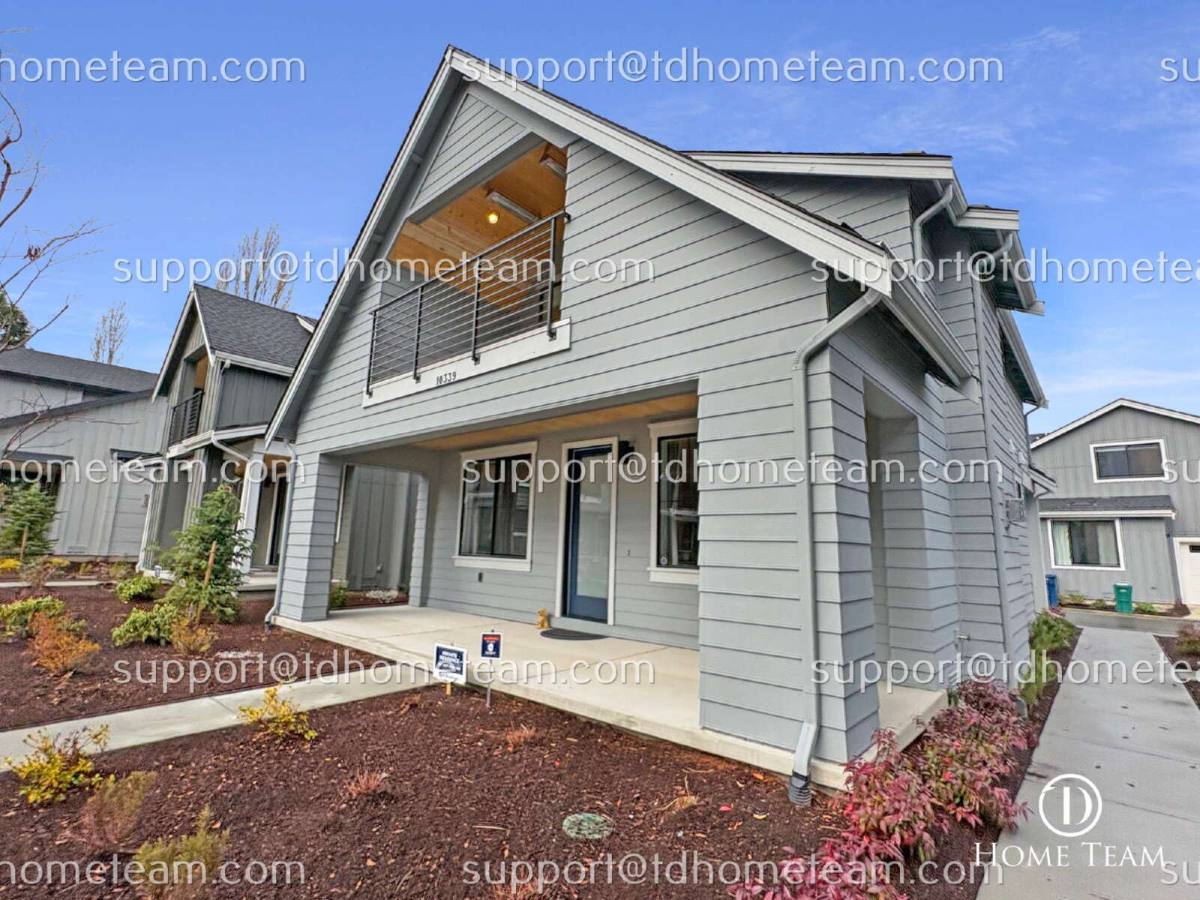 House for rent at 10339 135th Circle NE, Kirkland, WA 98033
