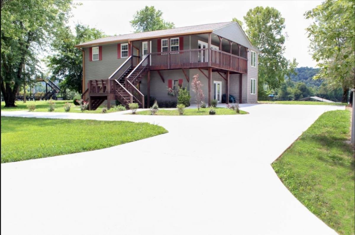 House for rent at 414 Wayne Jackson Rd, Ashland City, TN 37015