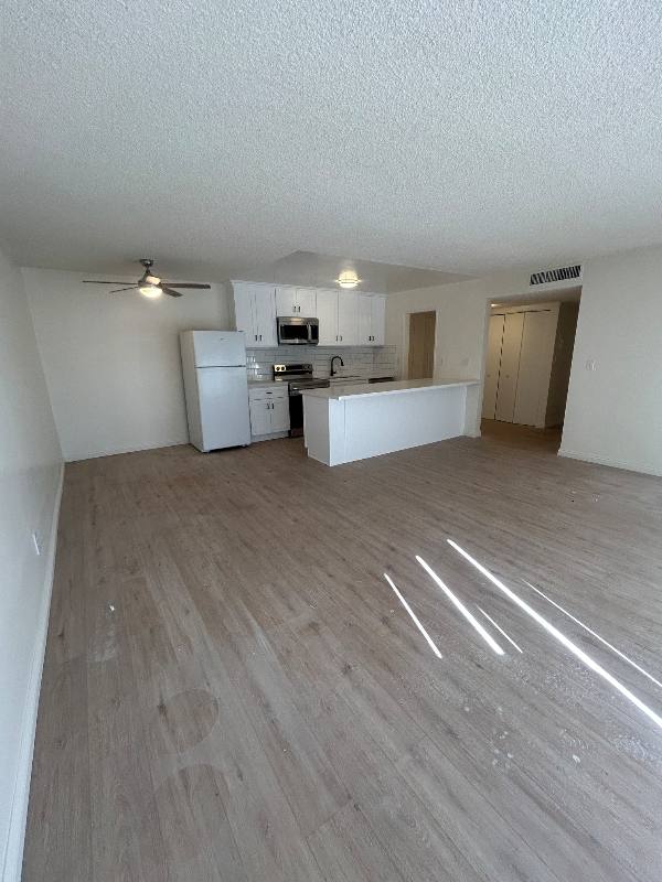 Apartment for rent at 10200 De Soto Ave #324, Chatsworth, CA 91311