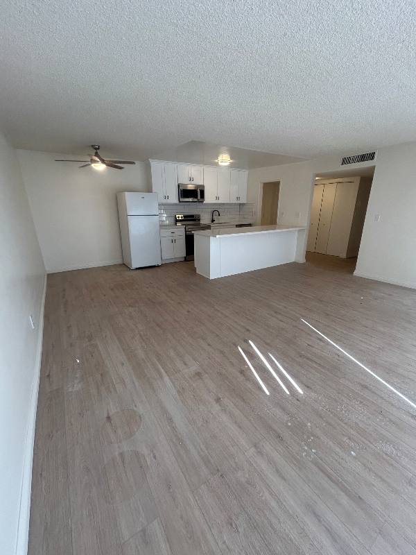 Apartment for rent at 10200 De Soto Ave #324, Chatsworth, CA 91311