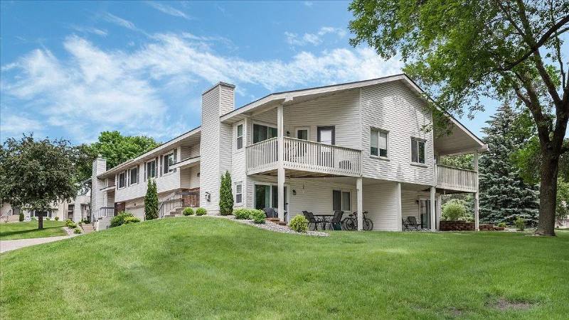 Townhouse for rent at 4125 Goldenrod Lane N, Minneapolis, MN 55441