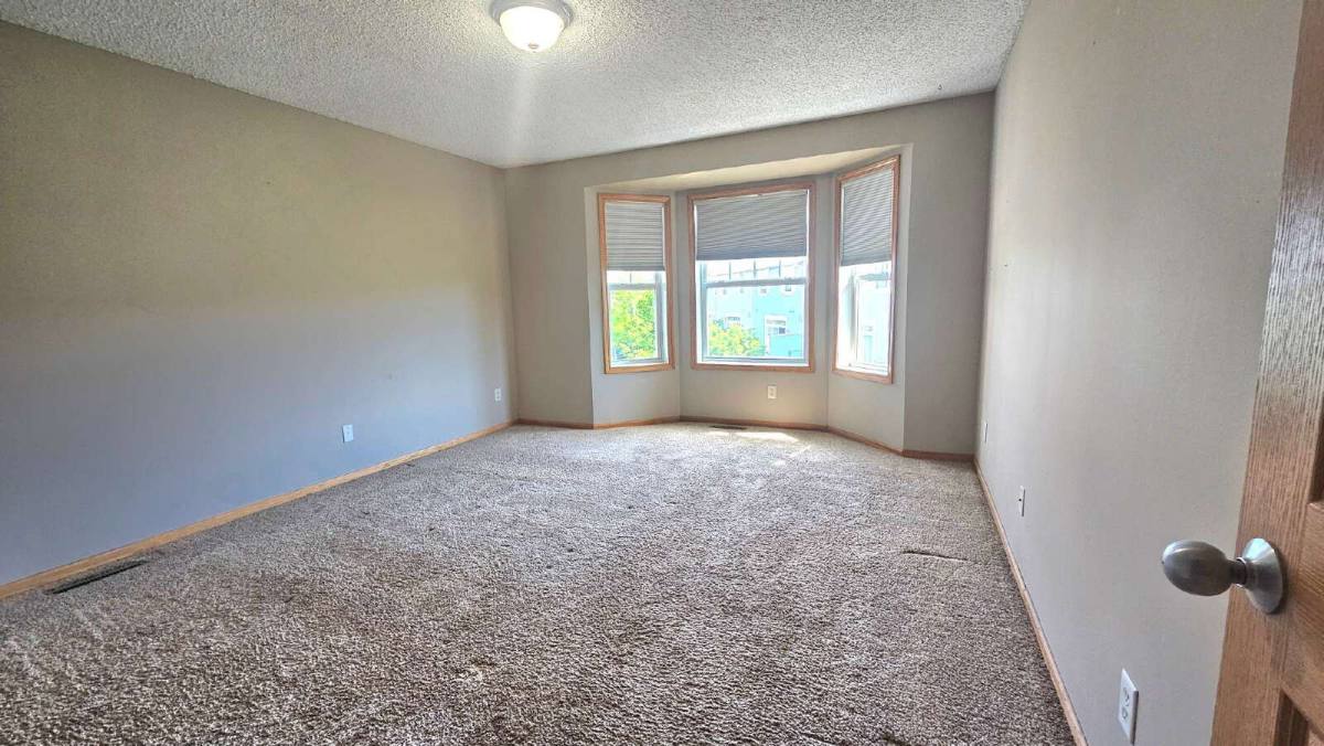 Townhouse for rent at 15602 Eagles Nest Way, Saint Paul, MN 55124