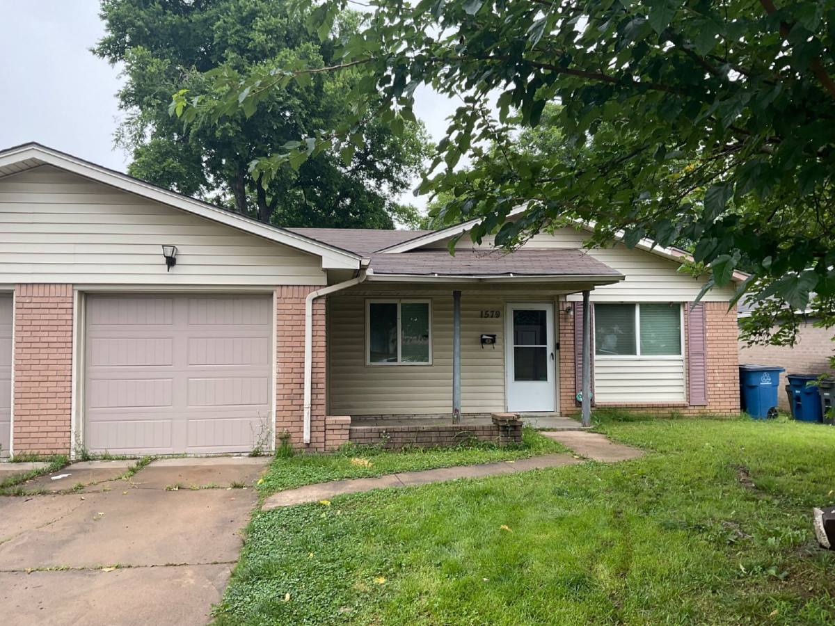 Townhouse for rent at 1579 S 67th E Ave, Tulsa, OK 74112